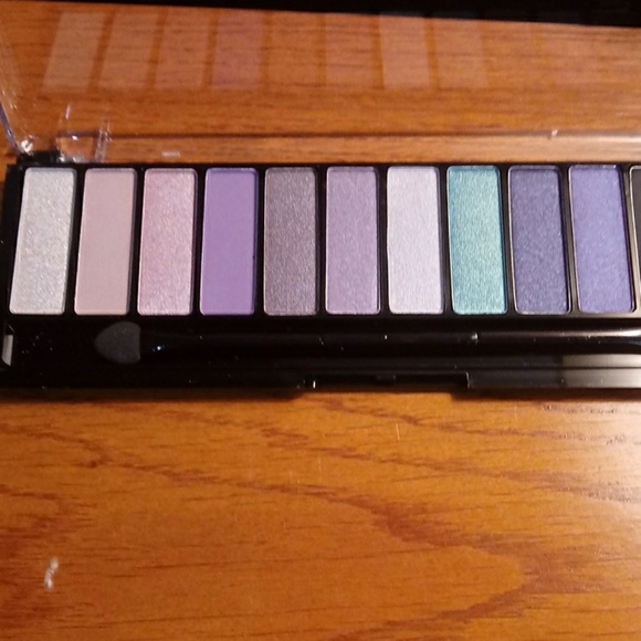 4 for 25.00. Rimmel London eyeshadow. - Picture 2 of 4